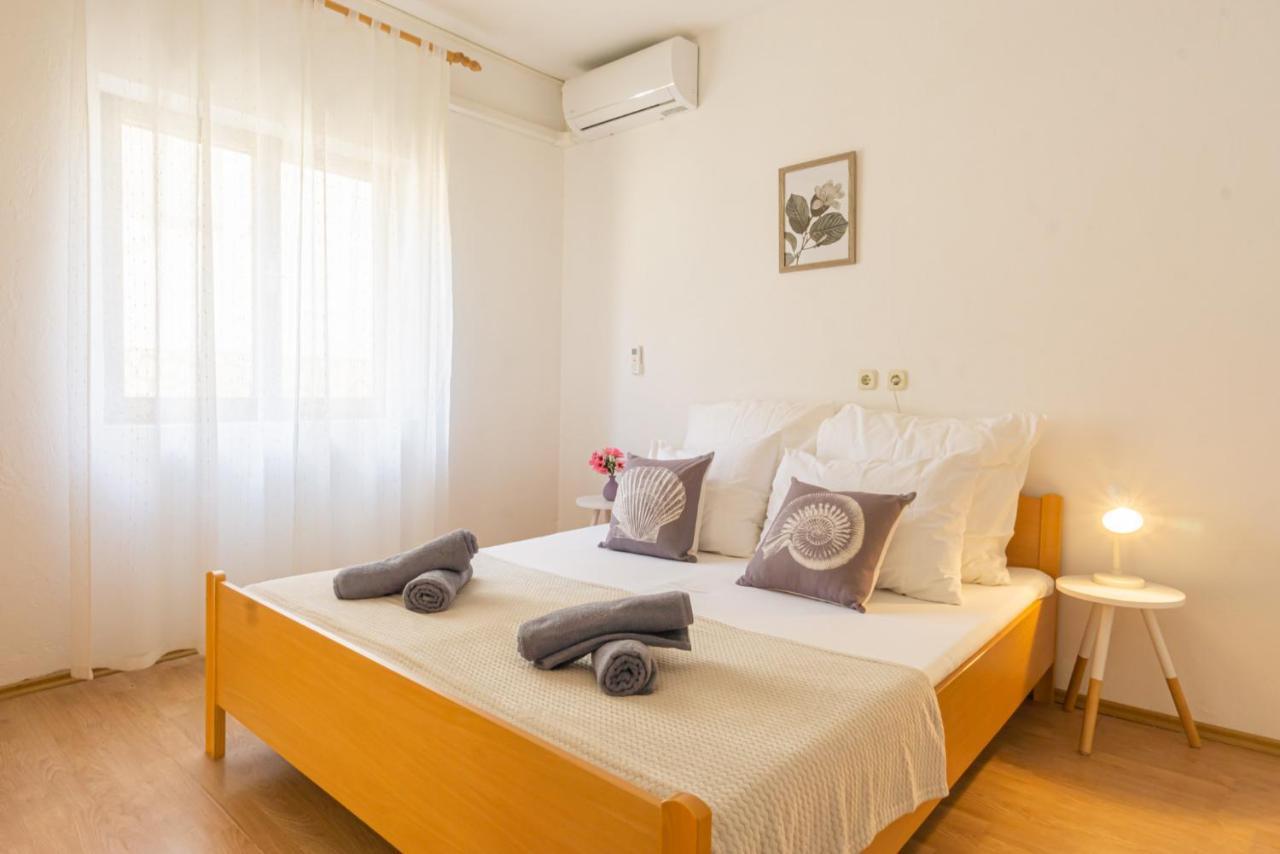 Apartment And Room Bacic Metajna Exteriör bild
