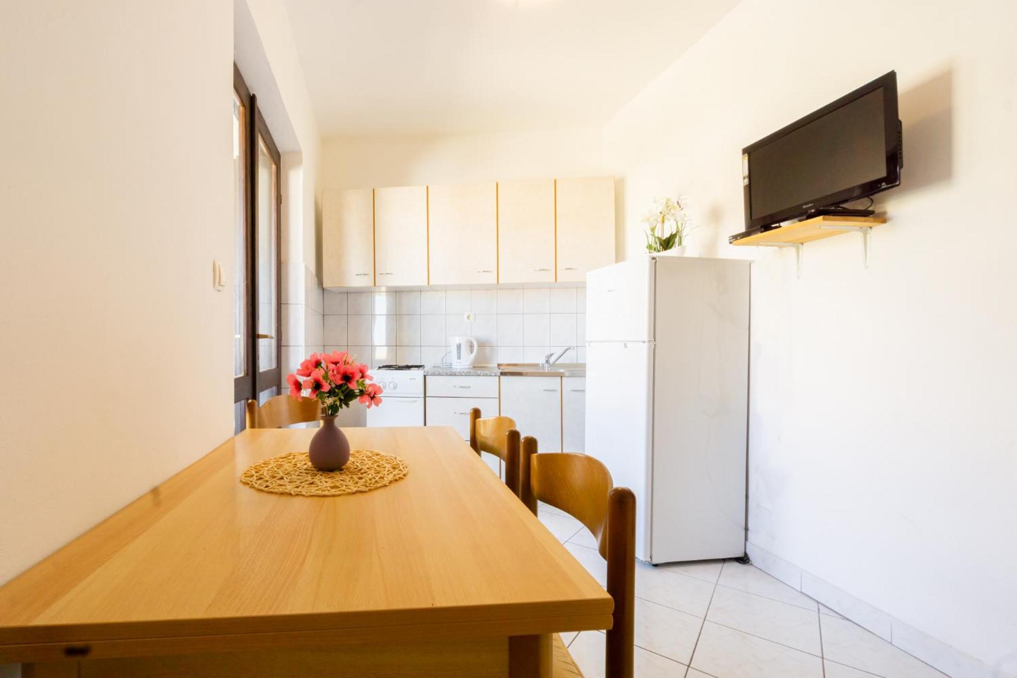 Apartment And Room Bacic Metajna Rum bild