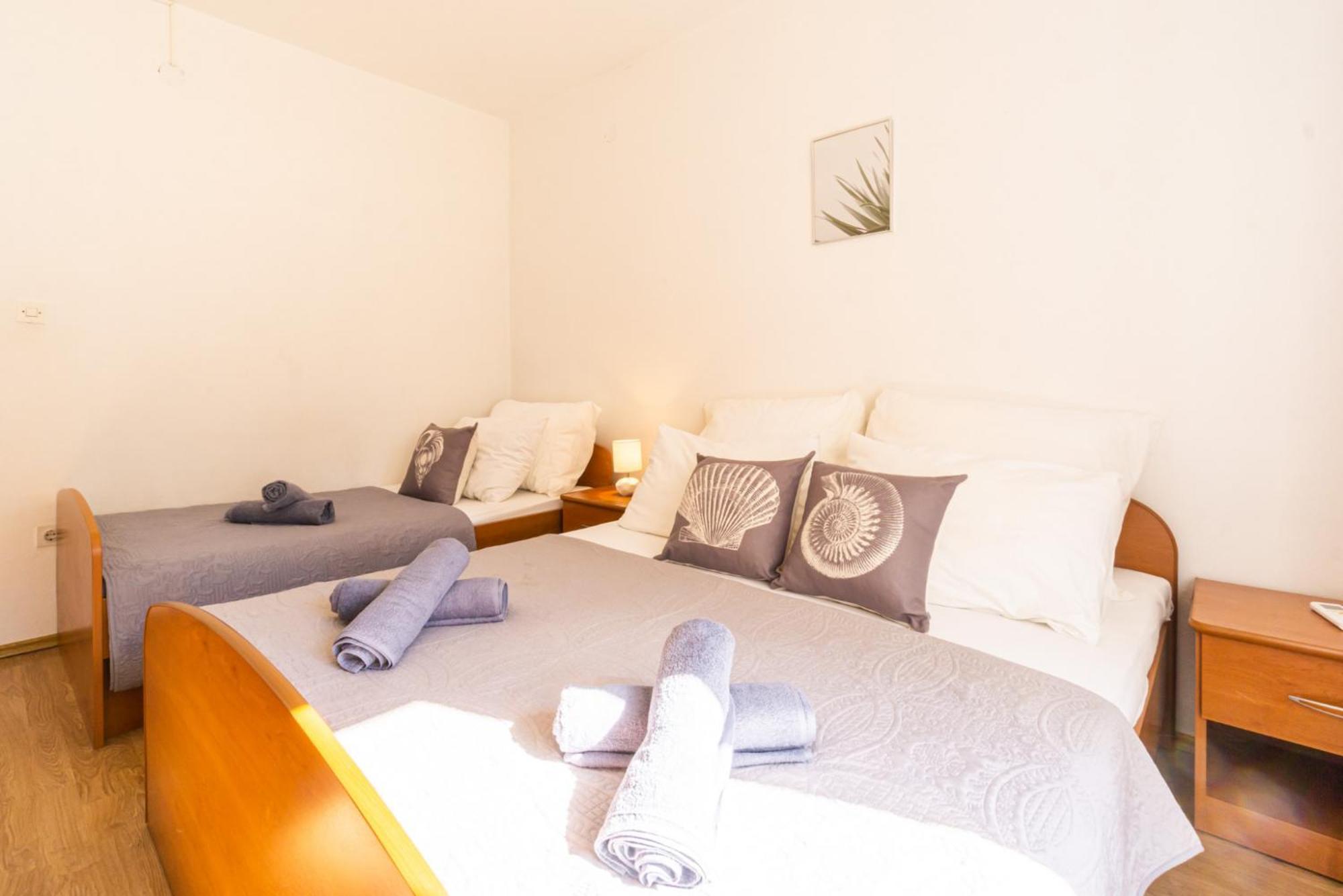 Apartment And Room Bacic Metajna Rum bild