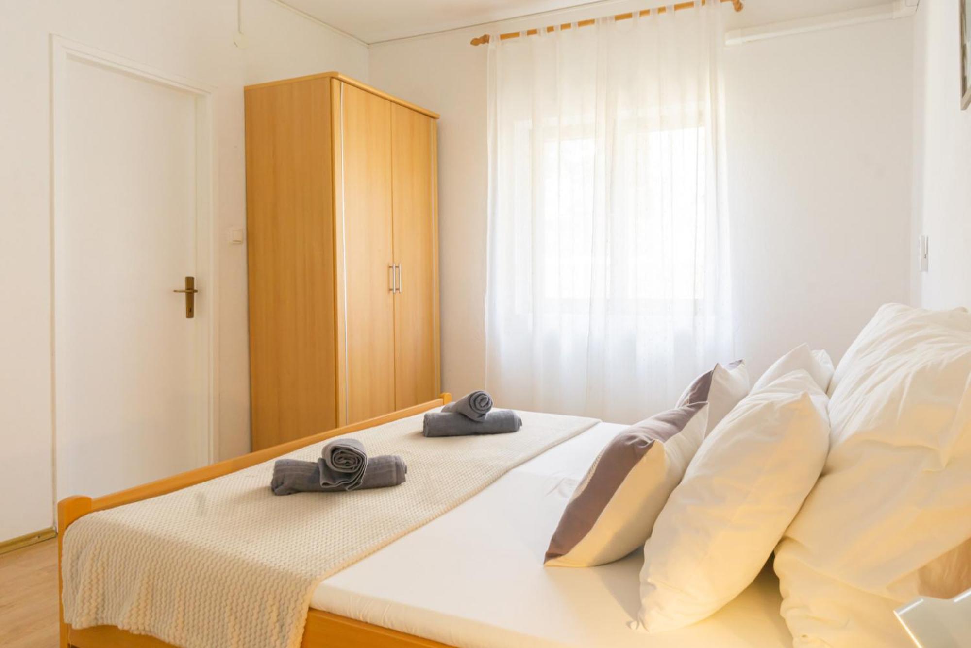 Apartment And Room Bacic Metajna Rum bild