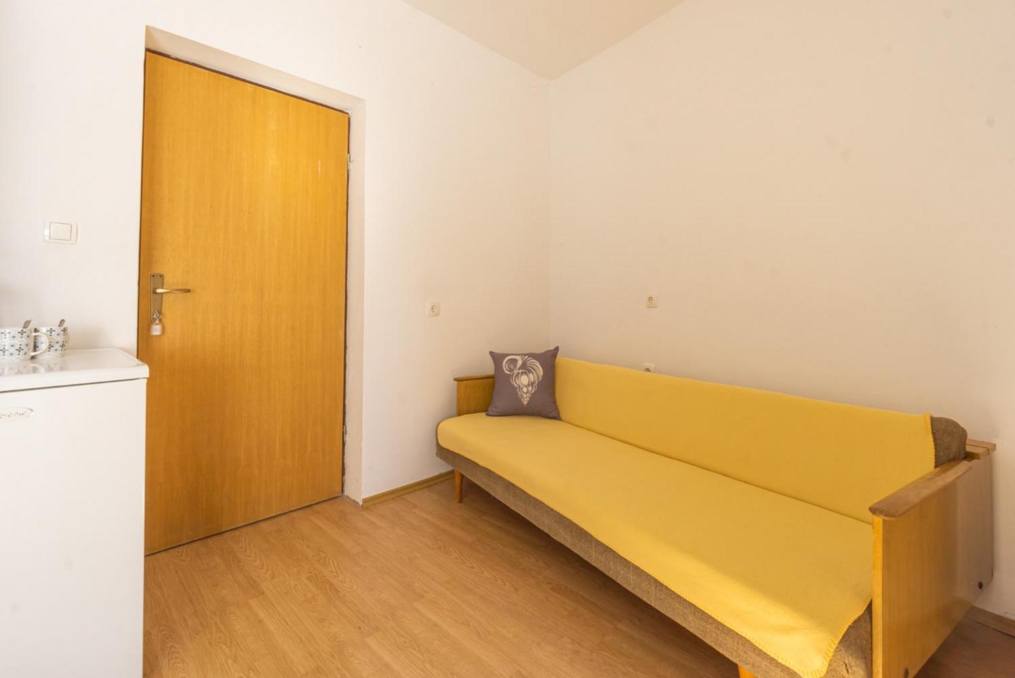 Apartment And Room Bacic Metajna Rum bild